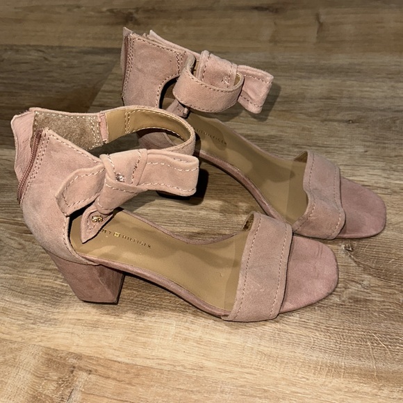 TOMMY HILFIGER Suede Chunky Block Heel (8) - Picture 2 of 6